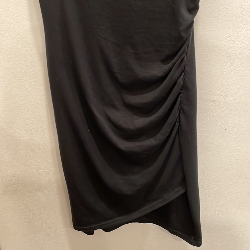 Leith Ruched Body-Con Dress - Picture 3 of 4